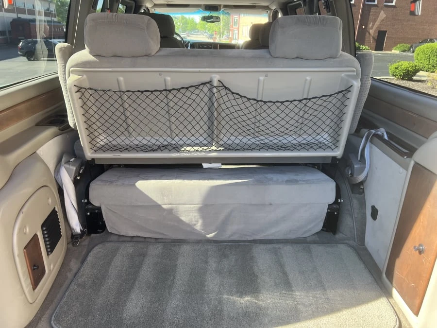 2004 Chevrolet Express - Image 5 of 10