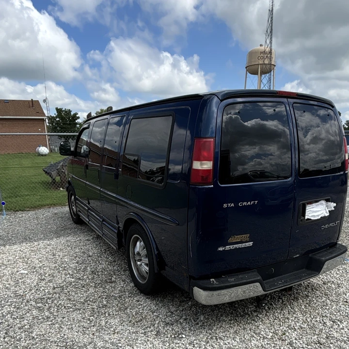 2004 Chevrolet Express - Image 8 of 13