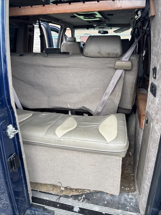 2004 Chevrolet Express - Image 13 of 13