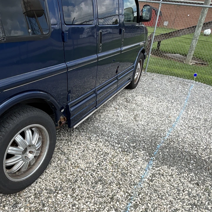 2004 Chevrolet Express - Image 2 of 13