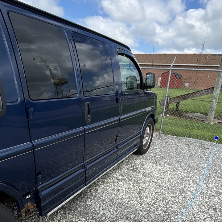 2004 Chevrolet Express - Image 3 of 13