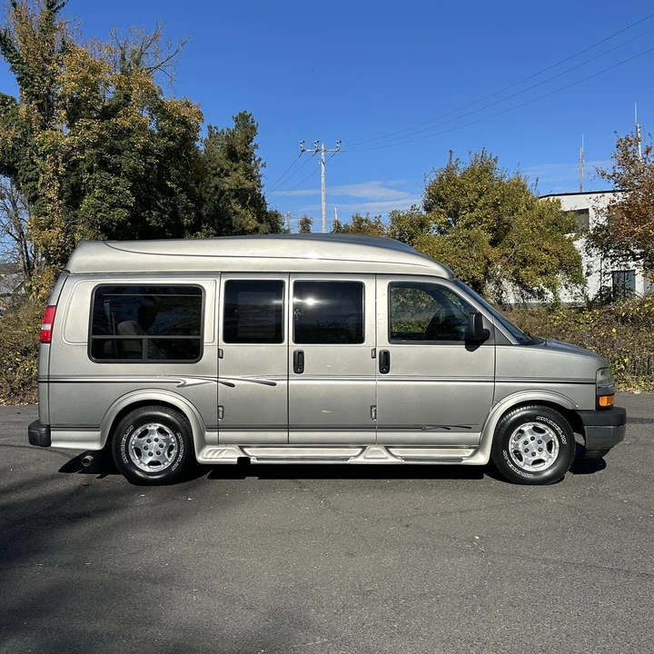 2004 Chevrolet Express - Image 7 of 12