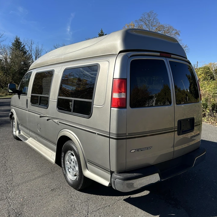 2004 Chevrolet Express - Image 12 of 12