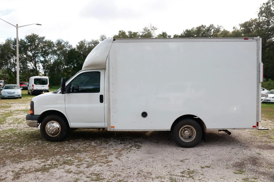 2004 Chevrolet Express - Image 3 of 12