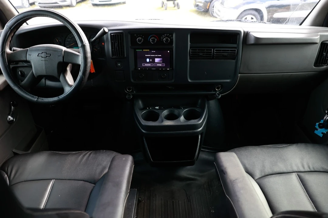 2004 Chevrolet Express - Image 2 of 12