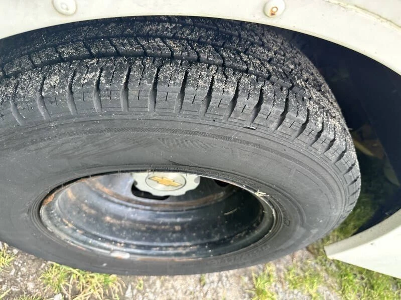 2004 Chevrolet Express - Image 11 of 18