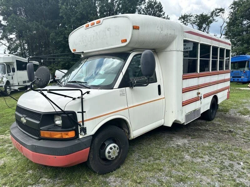 2004 Chevrolet Express - Image 3 of 18