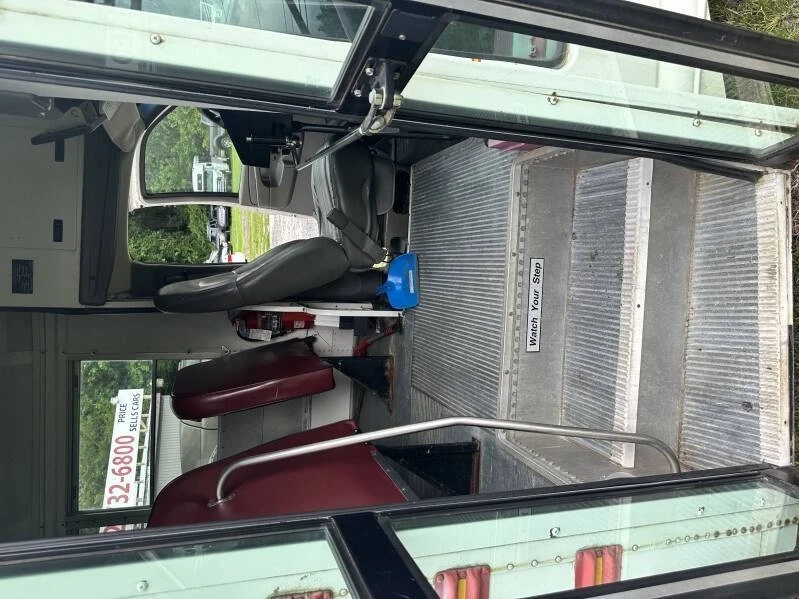 2004 Chevrolet Express - Image 16 of 18