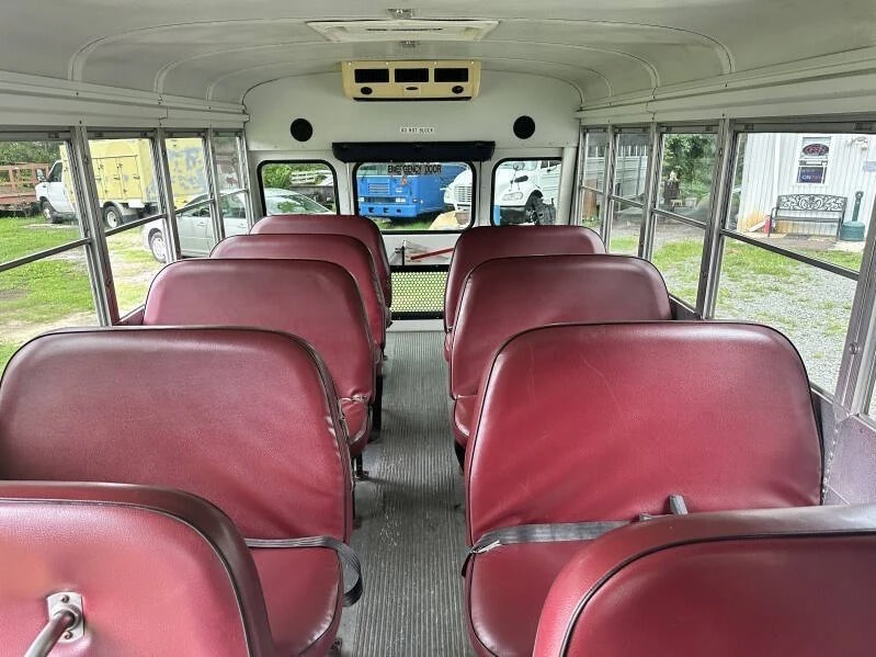 2004 Chevrolet Express - Image 17 of 18