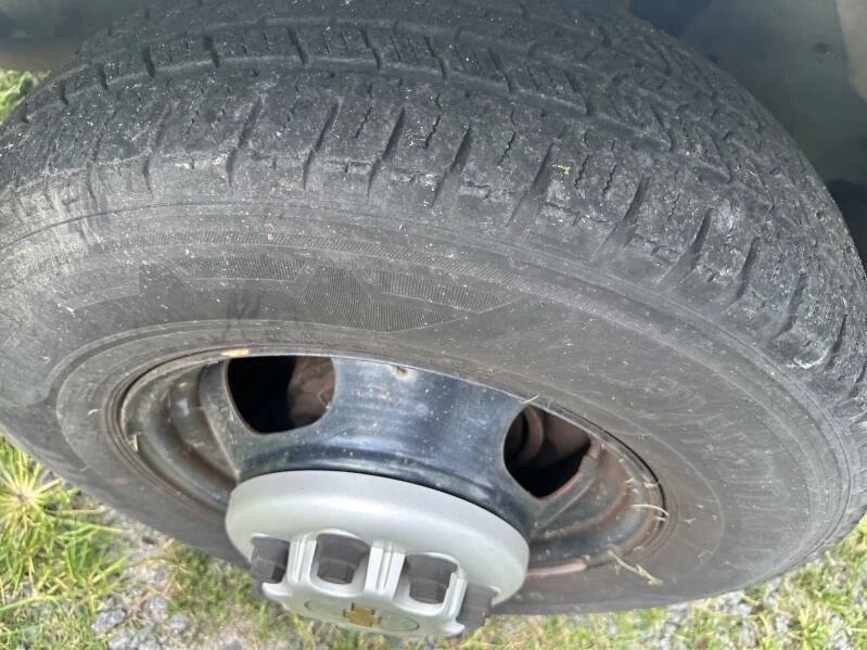 2004 Chevrolet Express - Image 13 of 18