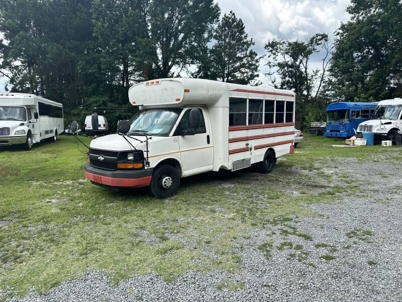 2004 Chevrolet Express - Image 2 of 18