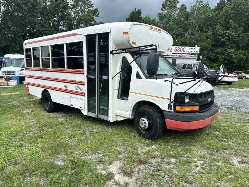 2004 Chevrolet Express - Image 9 of 18