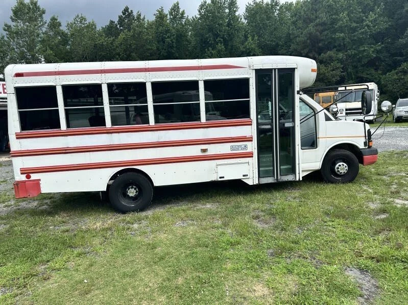 2004 Chevrolet Express - Image 8 of 18