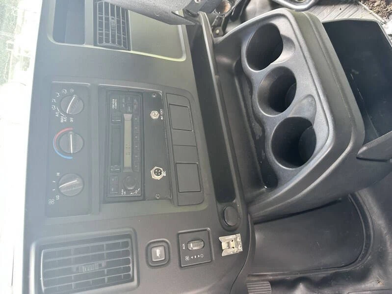 2004 Chevrolet Express - Image 15 of 18