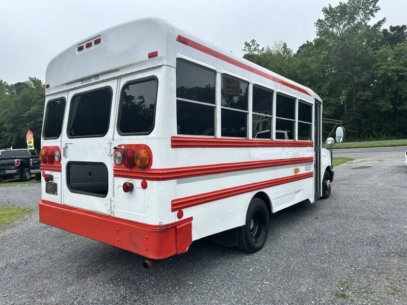 2004 Chevrolet Express - Image 9 of 21