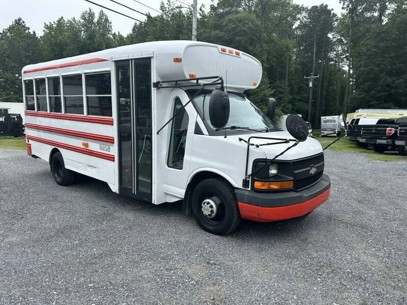 2004 Chevrolet Express - Image 11 of 21
