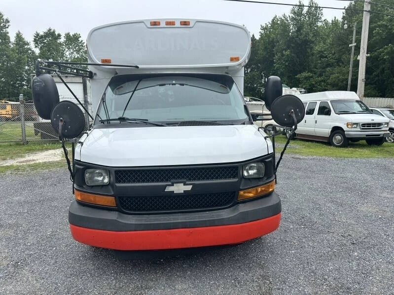 2004 Chevrolet Express - Image 12 of 21