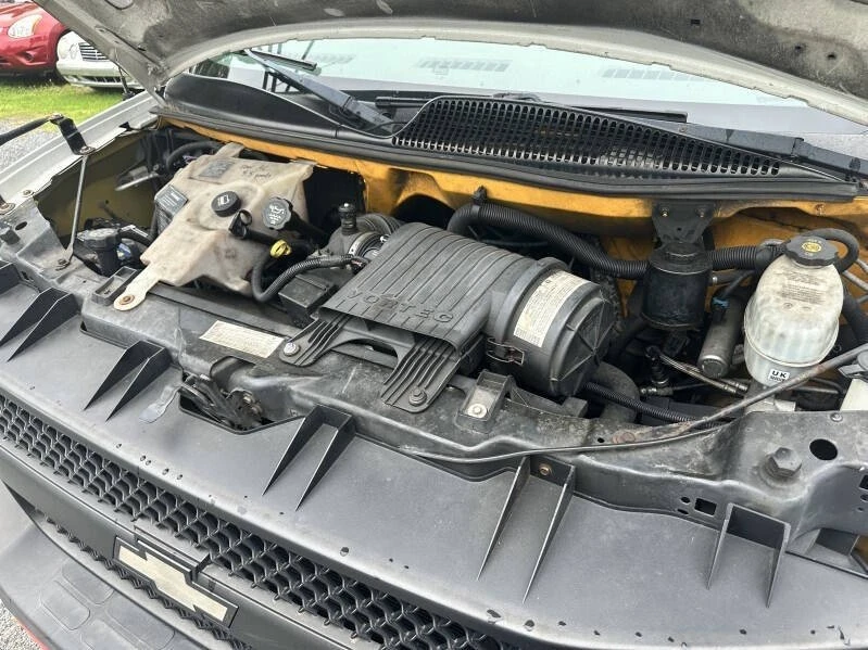 2004 Chevrolet Express - Image 18 of 21