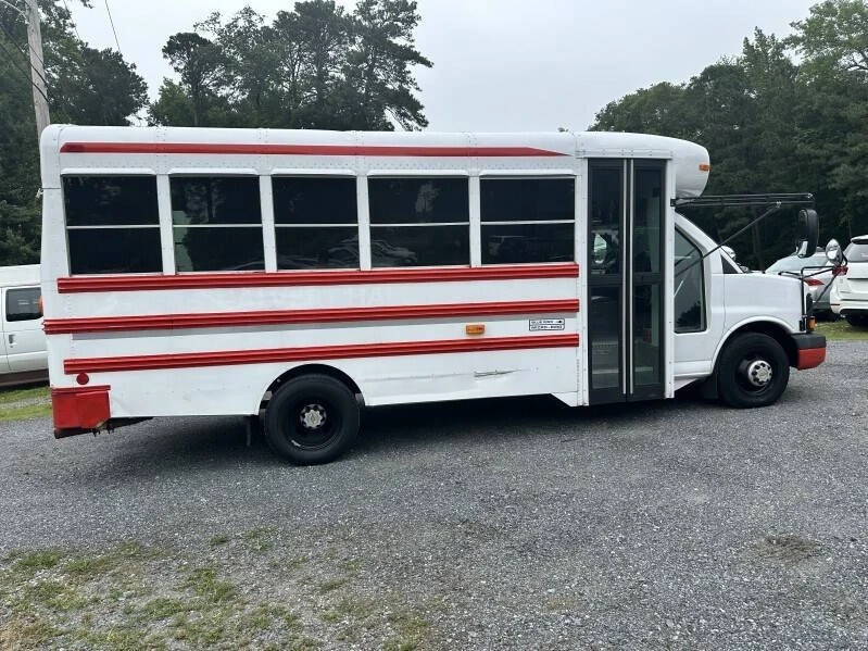 2004 Chevrolet Express - Image 10 of 21