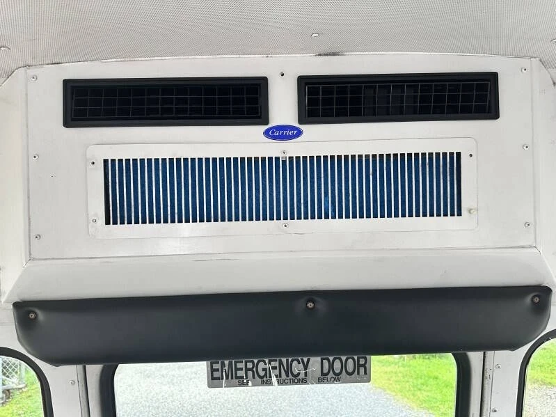 2004 Chevrolet Express - Image 16 of 21