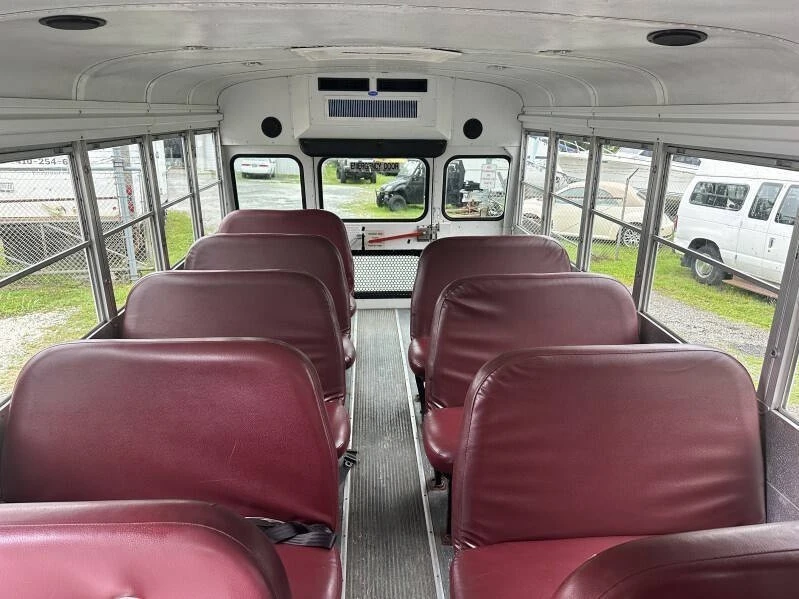 2004 Chevrolet Express - Image 15 of 21
