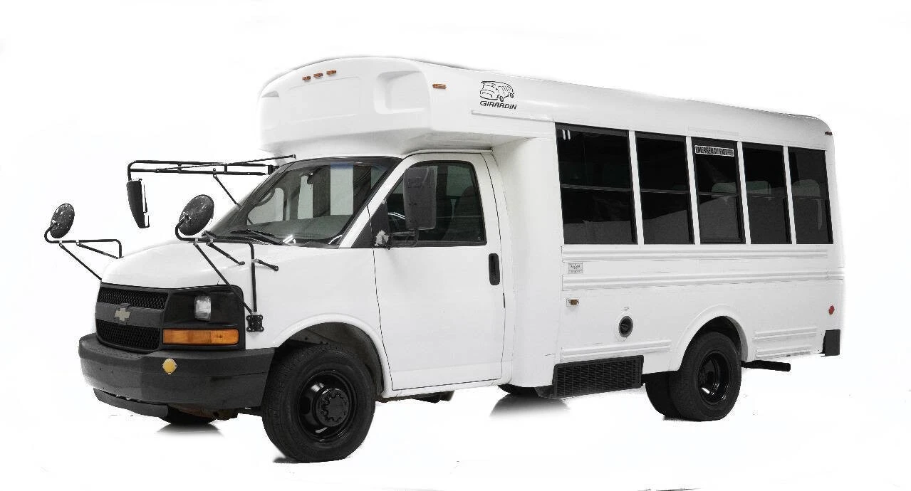 2004 Chevrolet Express - Image 2 of 12