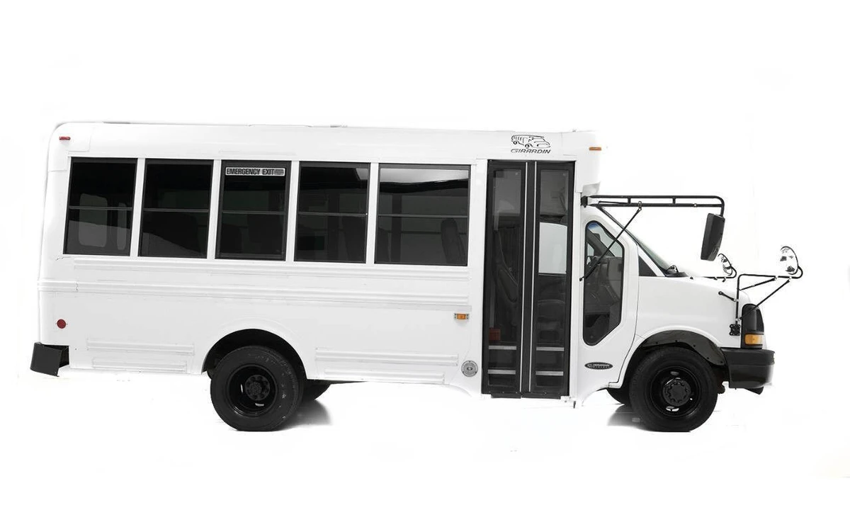 2004 Chevrolet Express - Image 5 of 12