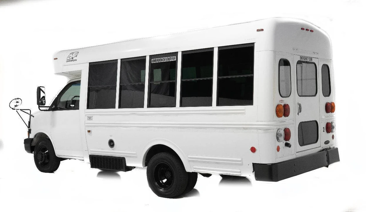 2004 Chevrolet Express - Image 4 of 12