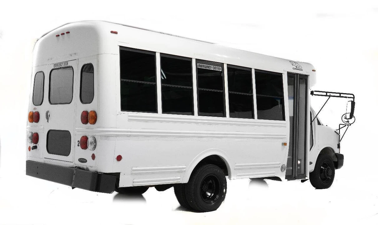 2004 Chevrolet Express - Image 3 of 12