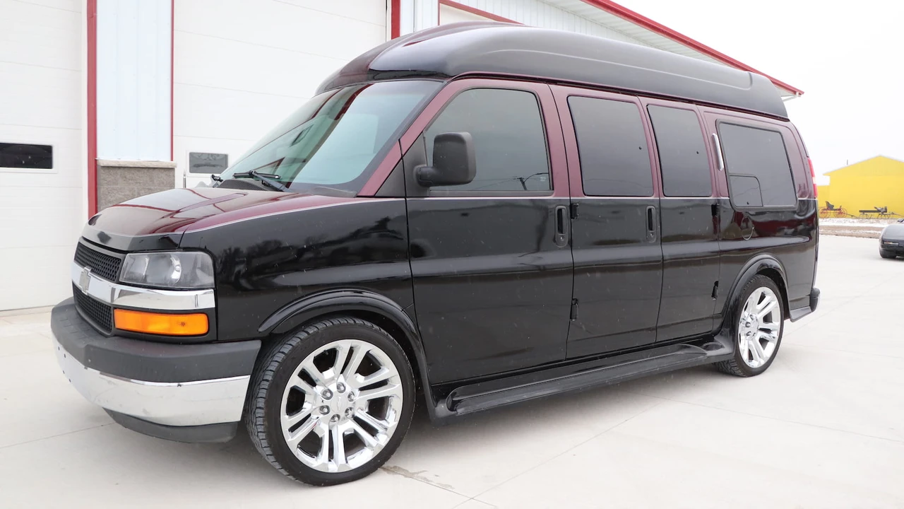 2004 Chevrolet Express - Image 3 of 19
