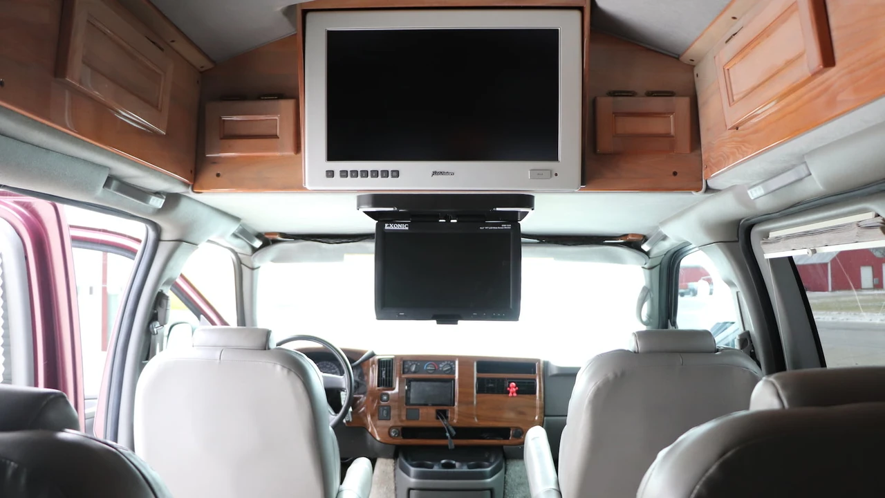 2004 Chevrolet Express - Image 8 of 19