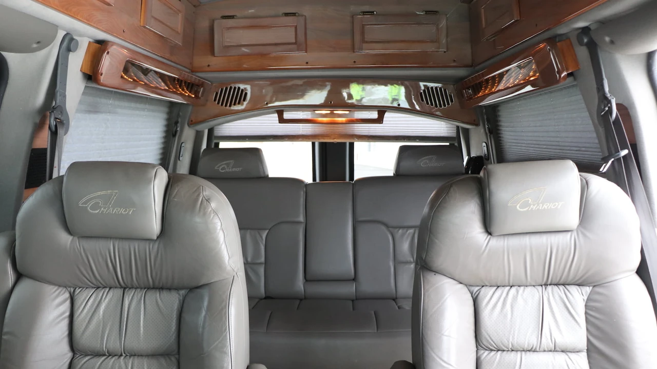 2004 Chevrolet Express - Image 9 of 19
