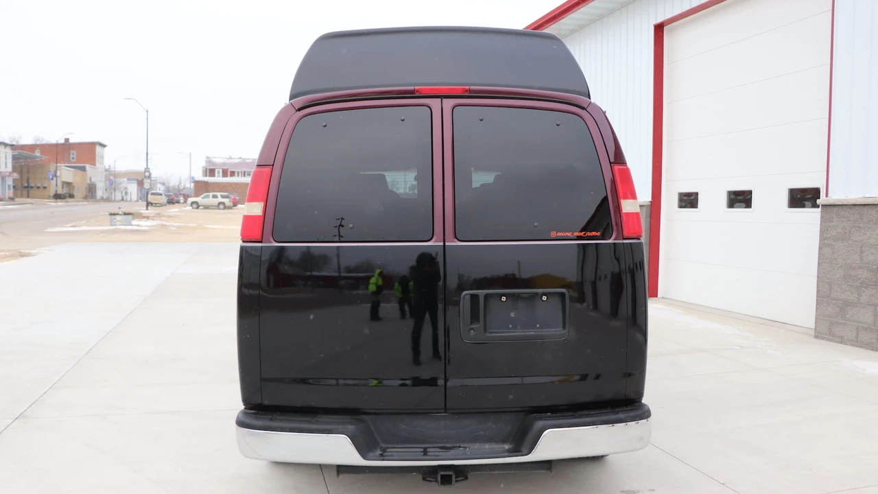 2004 Chevrolet Express - Image 15 of 19