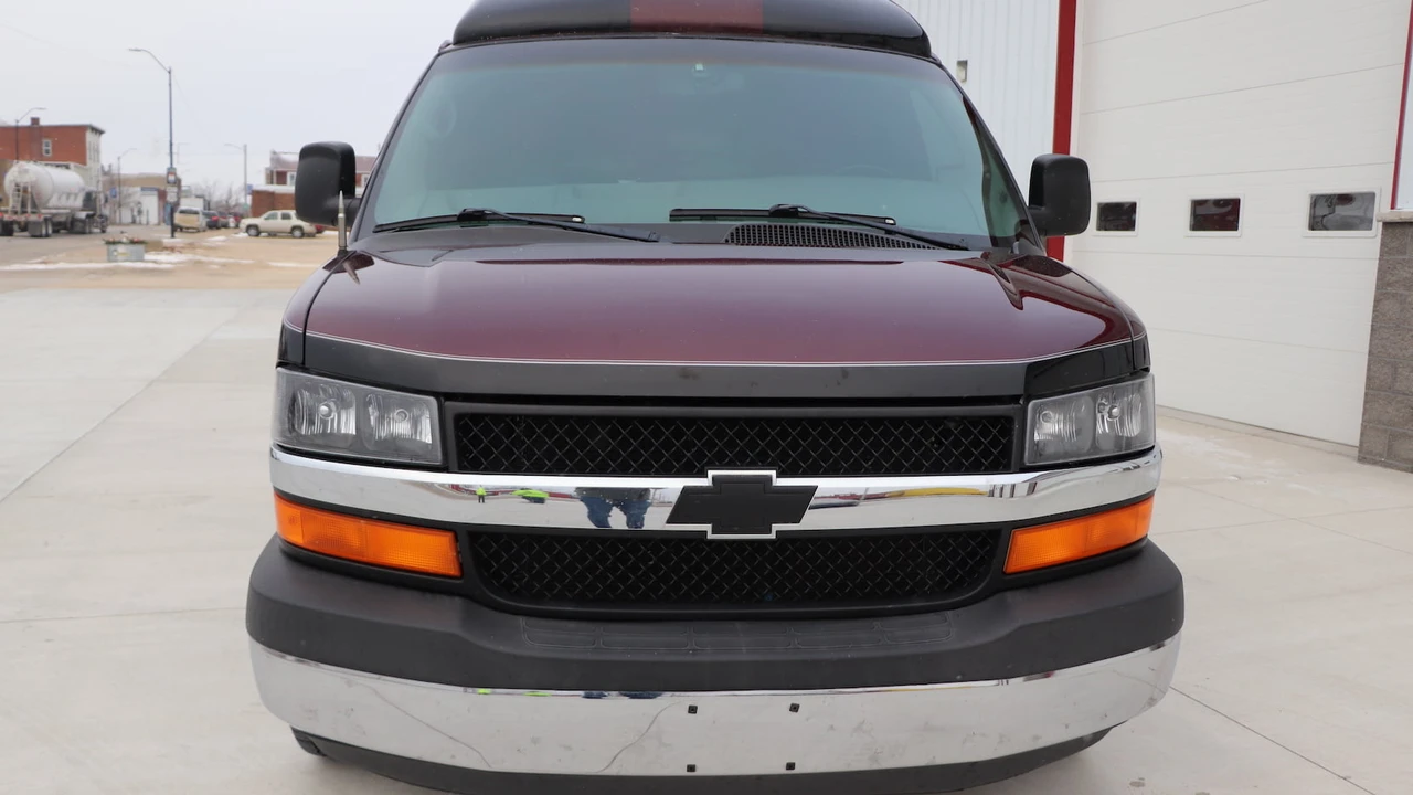 2004 Chevrolet Express - Image 16 of 19