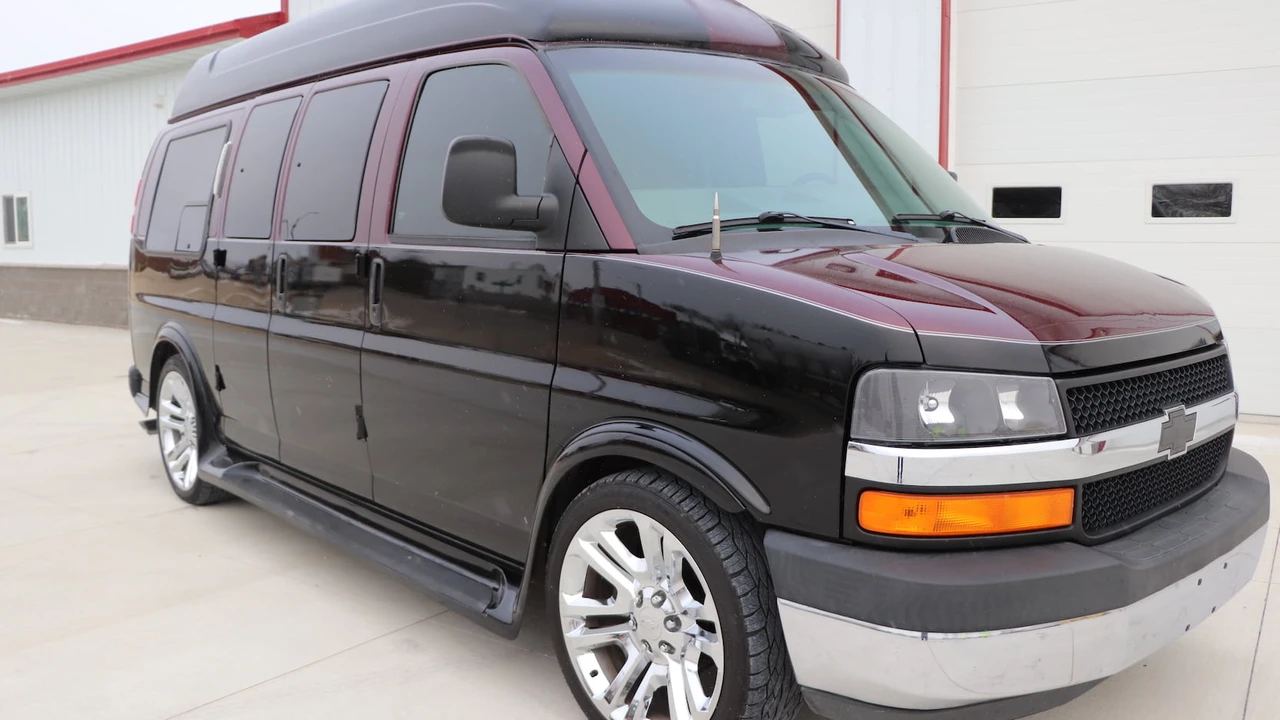 2004 Chevrolet Express - Image 19 of 19