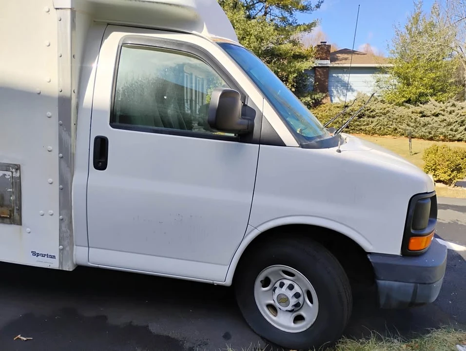 2004 Chevrolet G-Series Van - Image 3 of 12