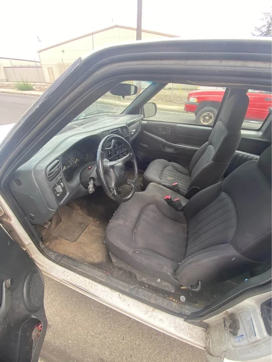 2004 Chevrolet S-10 - Image 3 of 4