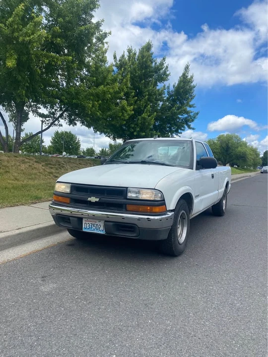 2004 Chevrolet S-10 - Image 2 of 4
