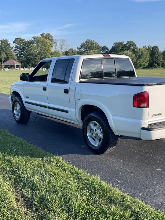 2004 Chevrolet S-10 - Image 3 of 31