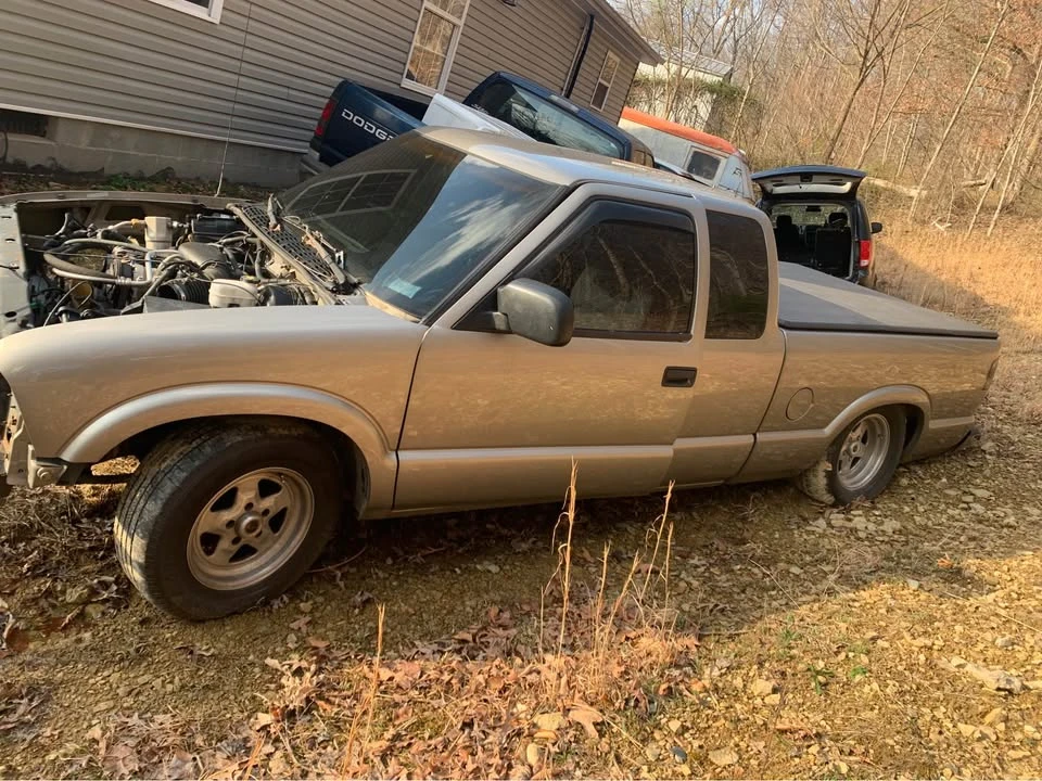 2004 Chevrolet S-10 - Image 2 of 2