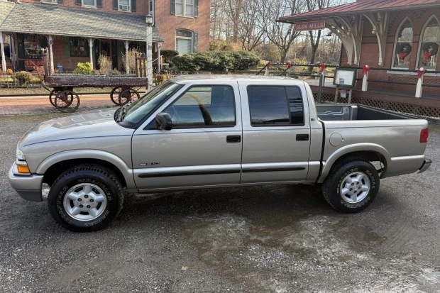 2004 Chevrolet S-10 - Image 3 of 7