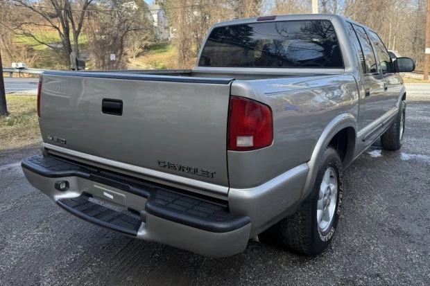 2004 Chevrolet S-10 - Image 2 of 7
