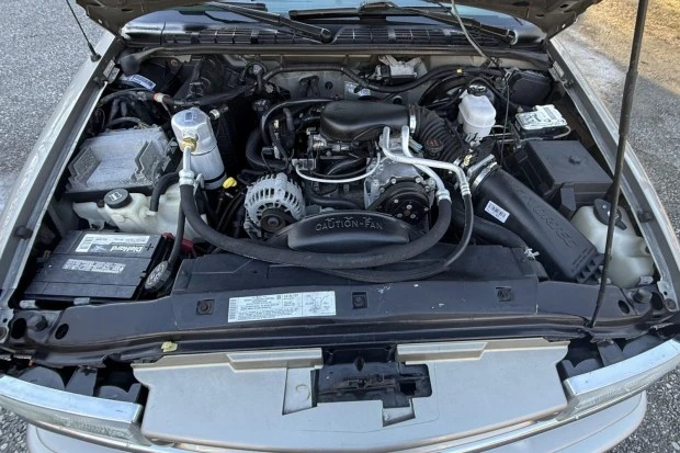 2004 Chevrolet S-10 - Image 6 of 7