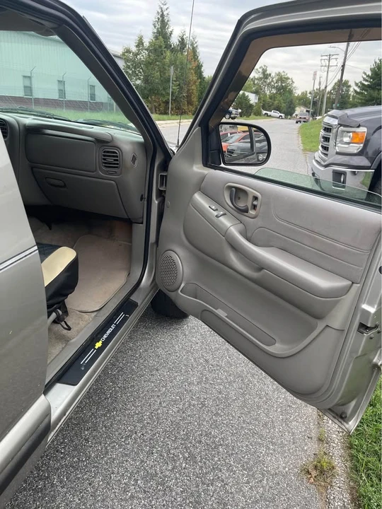 2004 Chevrolet S-10 Blazer 2nd Gen - Image 8 of 14