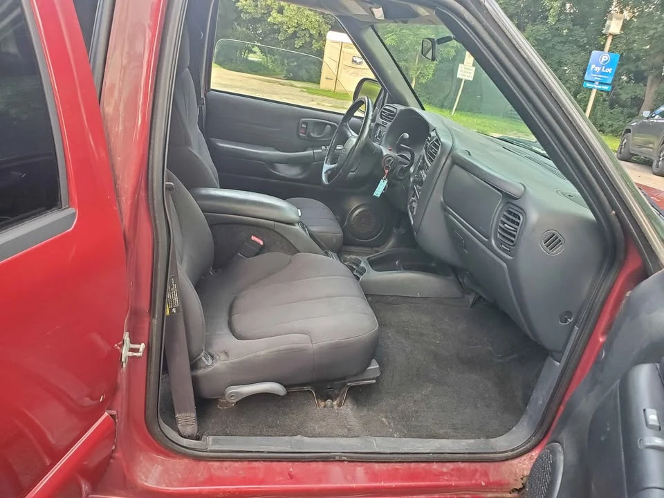 2004 Chevrolet S-10 - Image 6 of 7