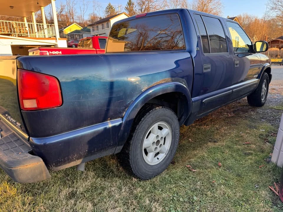2004 Chevrolet S-10 - Image 3 of 12