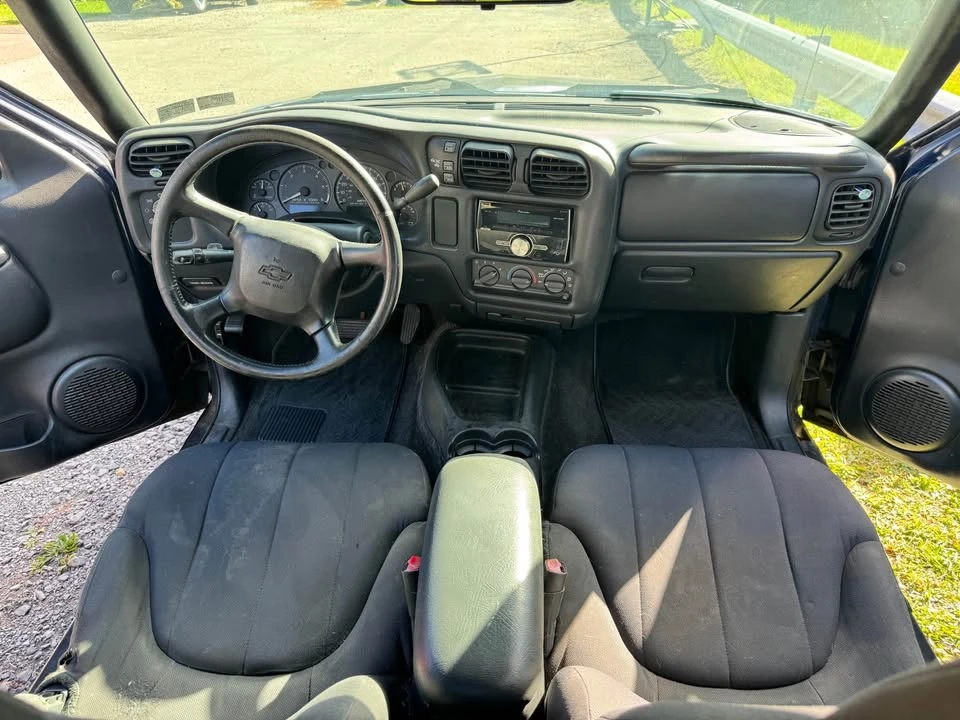 2004 Chevrolet S-10 - Image 5 of 12