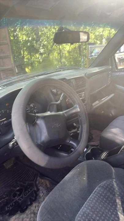 2004 Chevrolet S-10 - Image 3 of 8