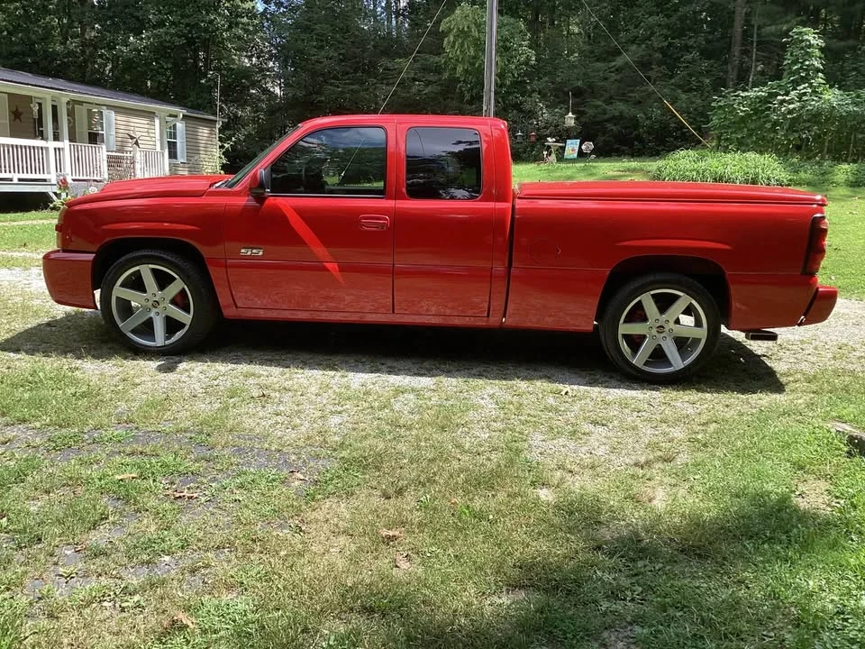 2004 Chevrolet SS - Image 2 of 16