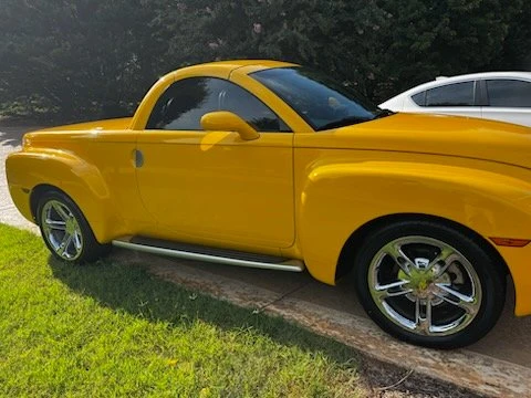 2004 Chevrolet SSR - Image 2 of 12